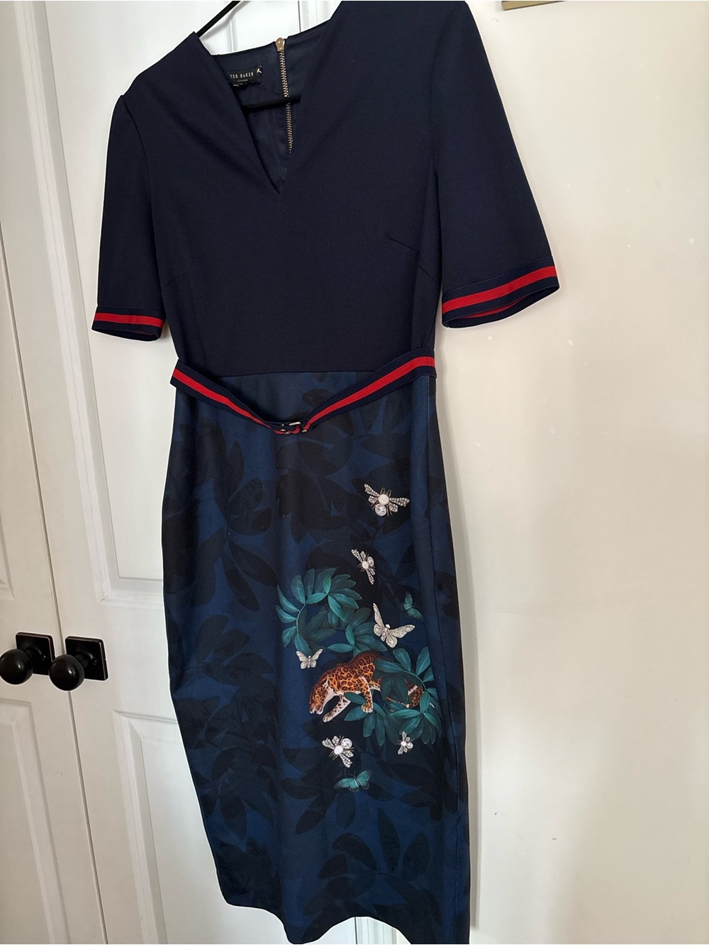 Ted Baker Navy Dress with Red Trim and Botanical Print

Size Ted 3 = Medium/US 8